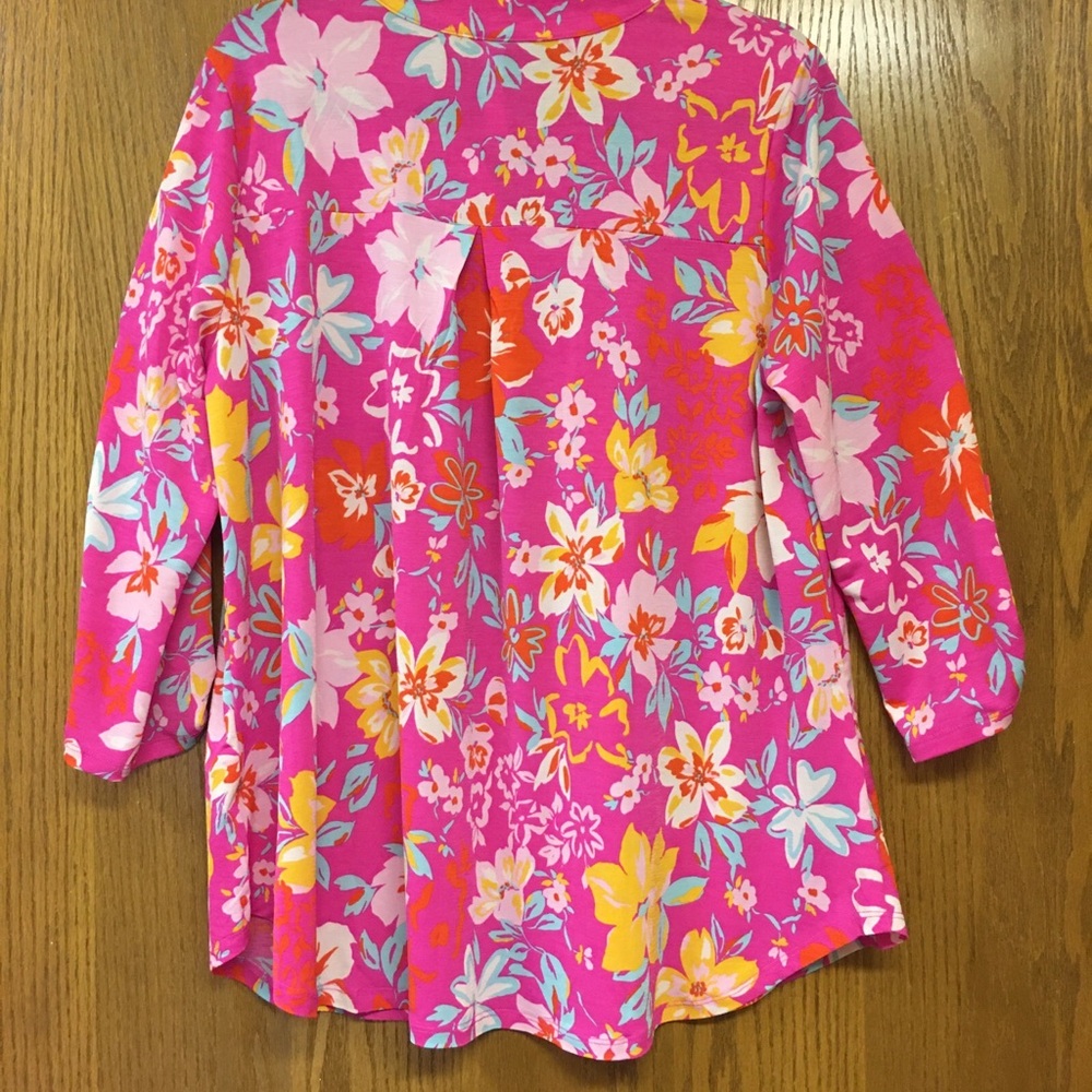 Dear Scarlet Women’s 3/4 Roll Tab Sleeve V-Neck Blouse Pink Floral Size L NWT - Picture 6 of 7